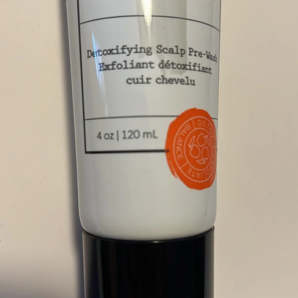 dpHUE ACV Exfoliating Scalp Detox - White & Black Tube with Orange Accents